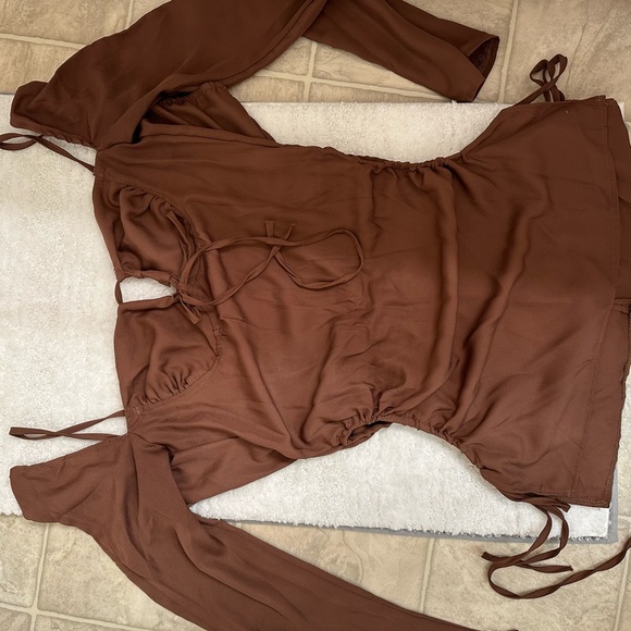 Long puff sleeve mini body con dress in Brown - Picture 4 of 5